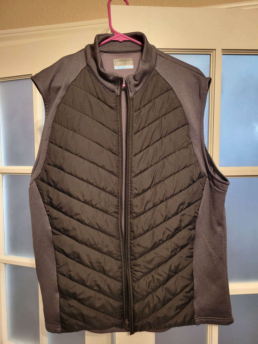 PGA Tour Quilted Sleeveless Vest in Black and Dark Gray